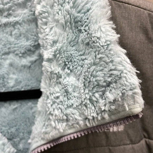 The North Face Gray Quilted Jacket with soft fleece lining - Picture 3 of 6